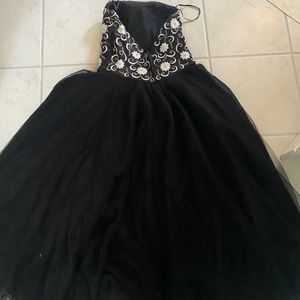 Joli Prom Black and White Ball Gown Wore 1 Time